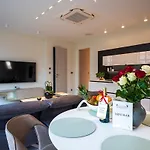 Pietryna - Private Sauna & Jacuzzi - Centrum, Piotrkowska Apartment *
