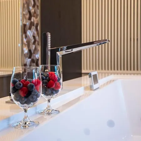 Pietryna - Private Sauna & Jacuzzi - Centrum, Piotrkowska Chillinlodz Appartement *