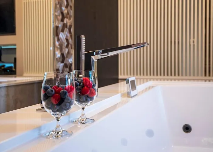 Pietryna - Private Sauna & Jacuzzi - Centrum, Piotrkowska Апартаменты *